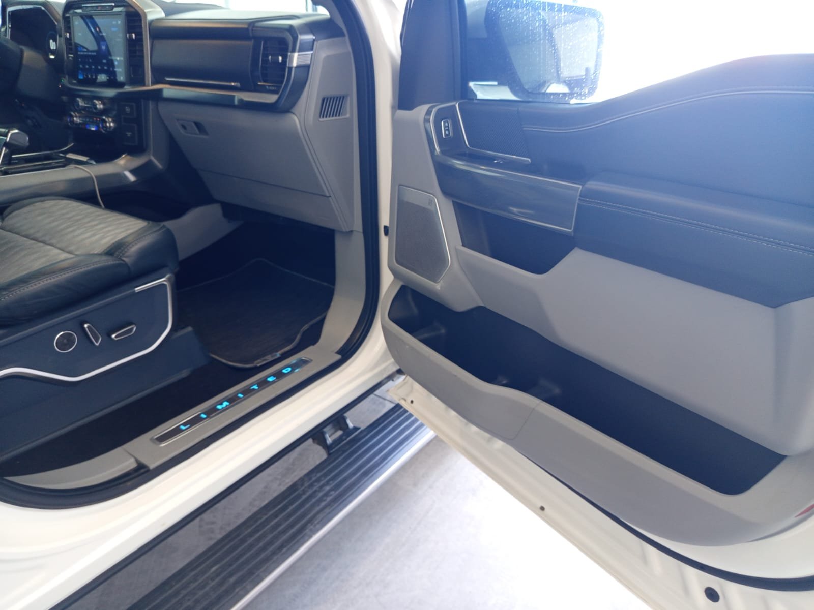 Ford Lobo Limited hybrida miniatura 4