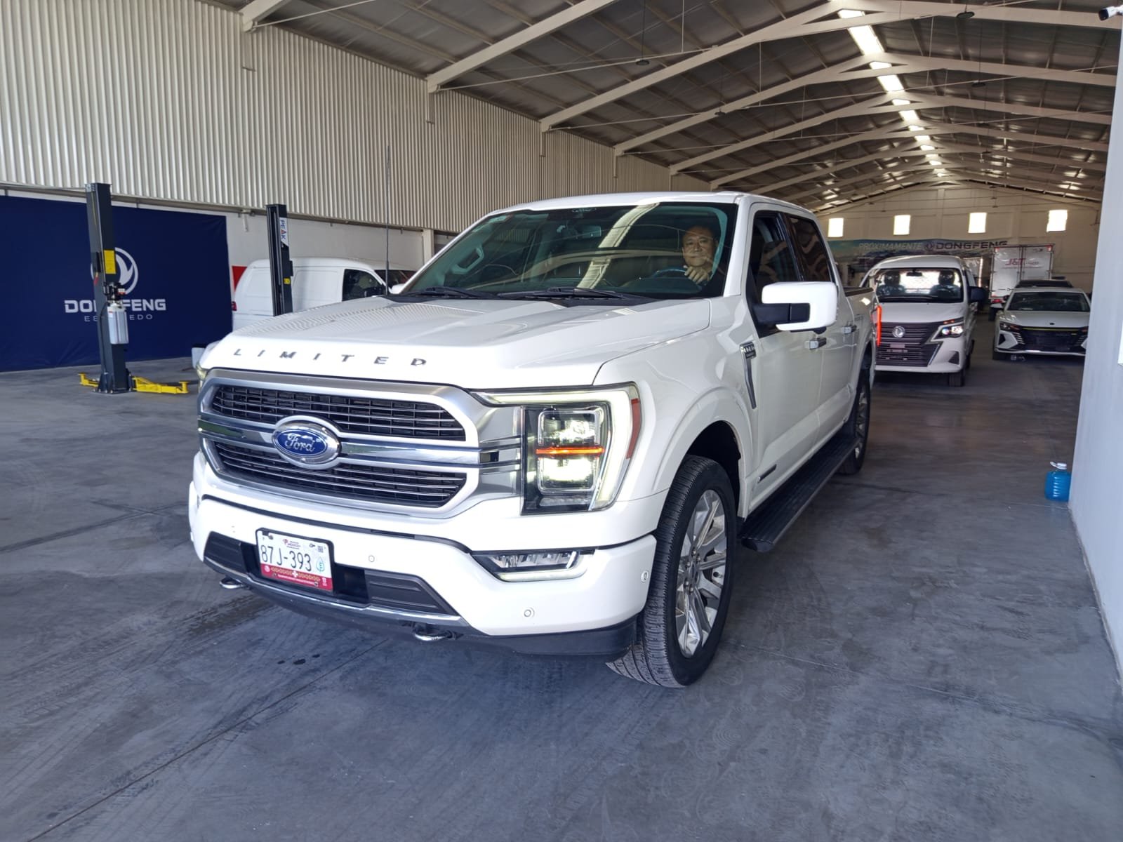 Ford Lobo Limited hybrida miniatura 6