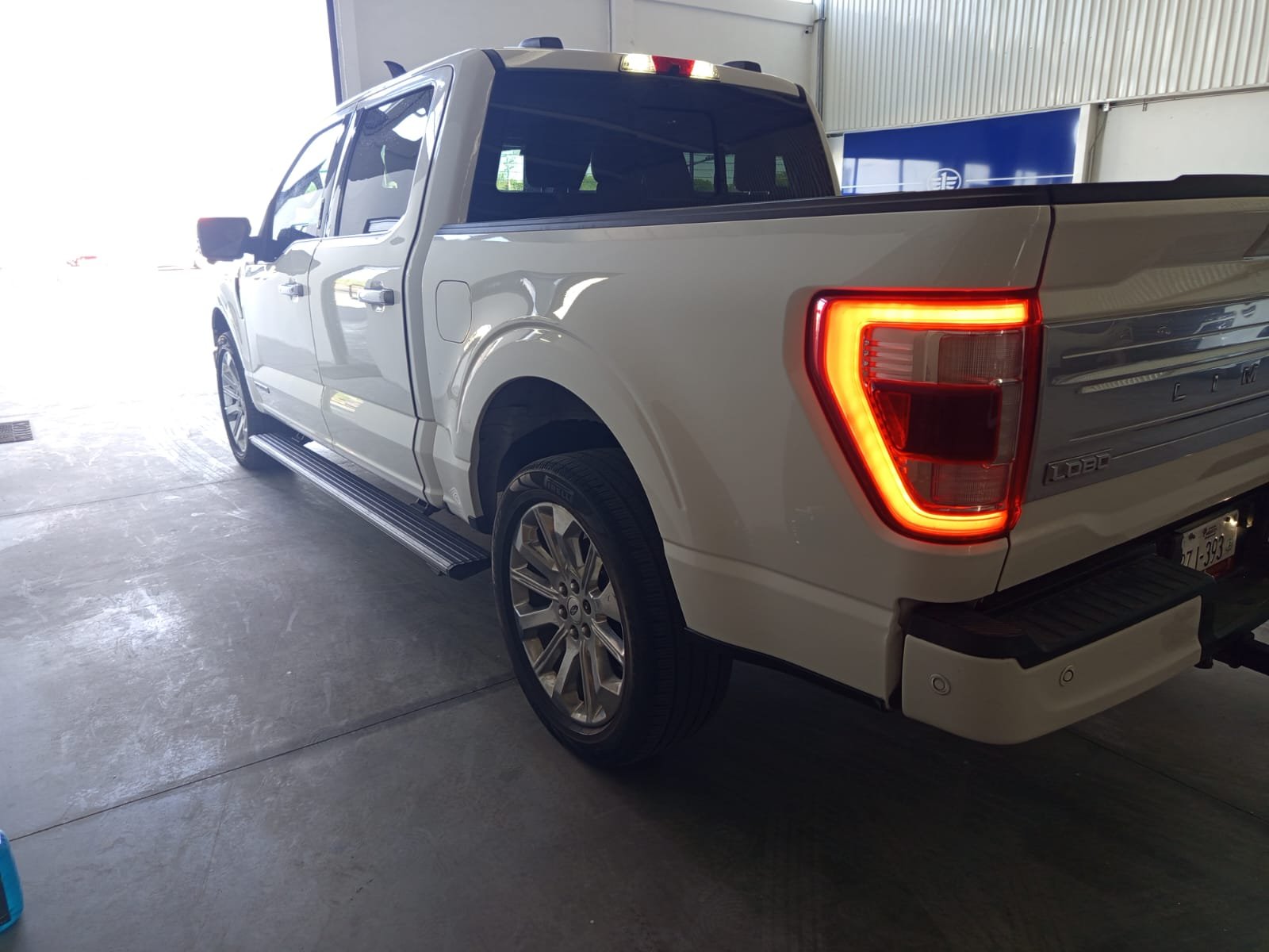 Ford Lobo Limited hybrida miniatura 7