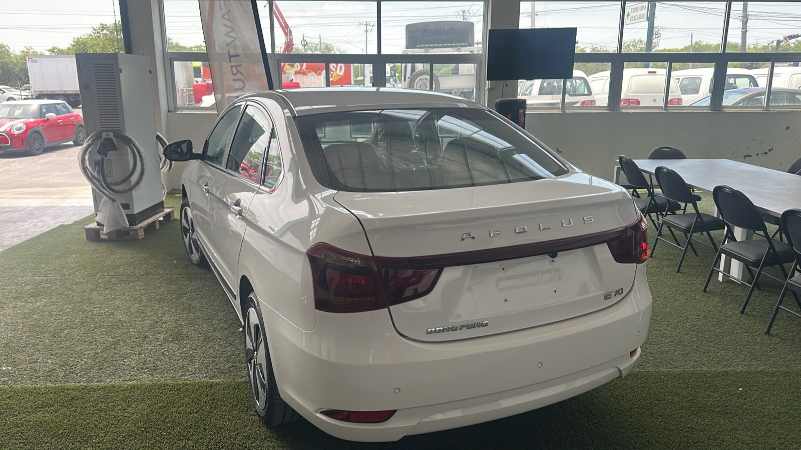 Dongfeng E70 miniatura 4
