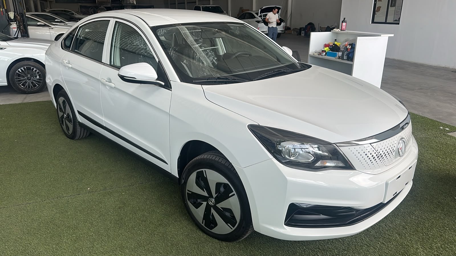 Dongfeng E70 miniatura 6